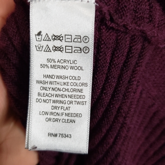 Tahari Ribbed Back Buttons Merino Wool Sweater Top Size Small - Picture 8 of 11